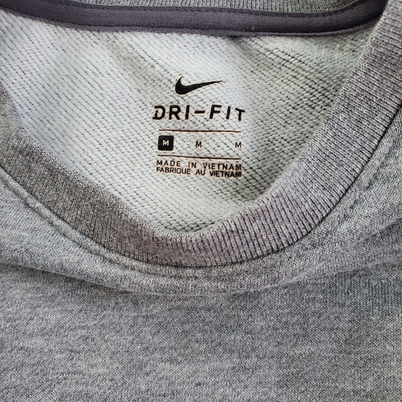 Womens Nike dri-fit grey active sweater with pockets - Picture 2 of 3